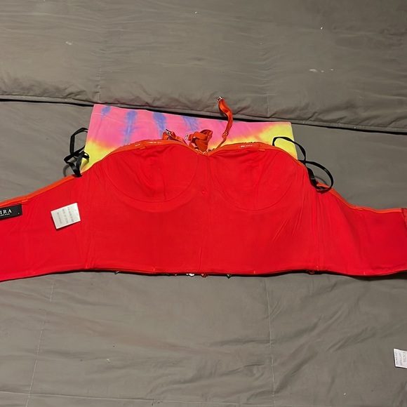 🔔 Holiday Top 🔔 - Picture 3 of 4